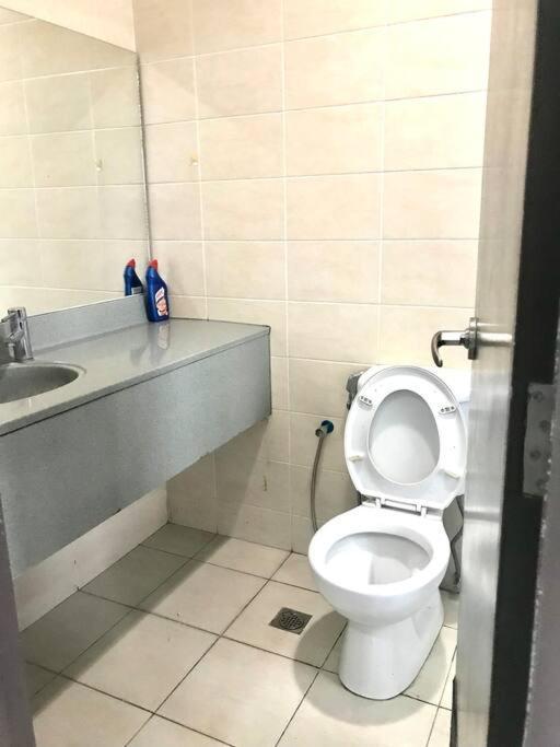 Apartment Cozy Shaftesbury High Floor King Bed & Wifi With Parkin Netflix 189 Cyberjaya